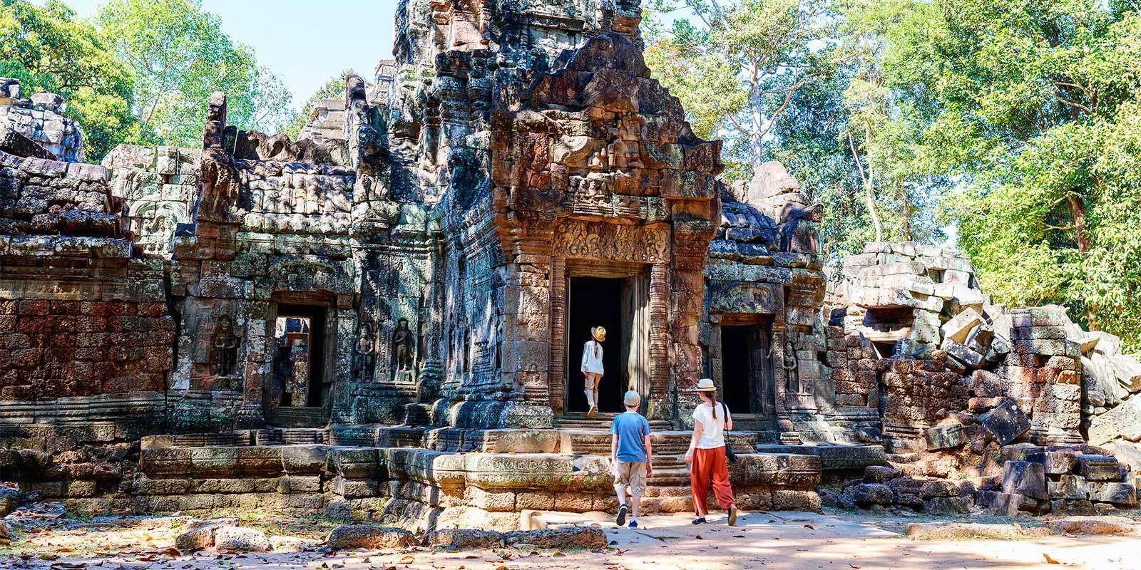 Family exploring Ta Som temple in Angkor Wat, Siem Reap, Cambodia