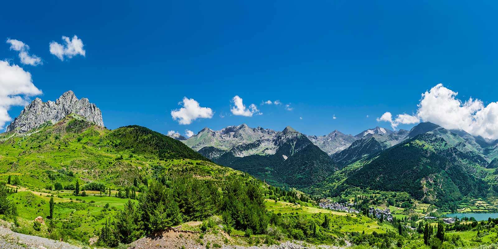 Lanuza lake and sallent de gallego, Spanish Pyrenees