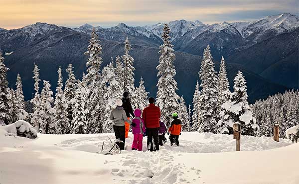 Family snowshoeing in Austria